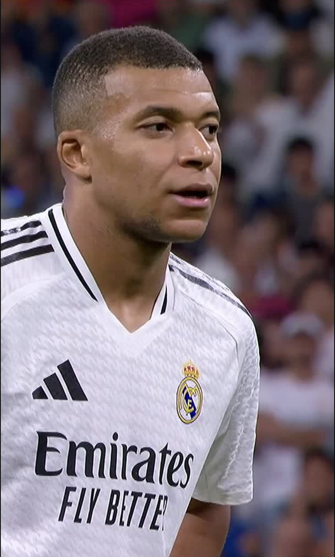 Lễ trao giải Quả bóng vàng 2025: Dembele, Mbappe, Pedri, Lewandowski vắng mặt- Ảnh 5.