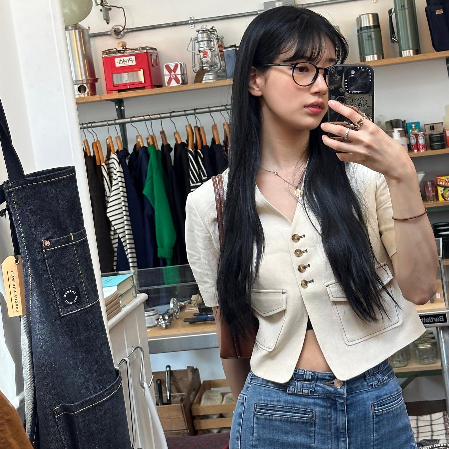 Đẹp lộng lẫy như nữ chính Genie, Make a Wish cũng chỉ thích mặc đồ tối giản - Ảnh 2.