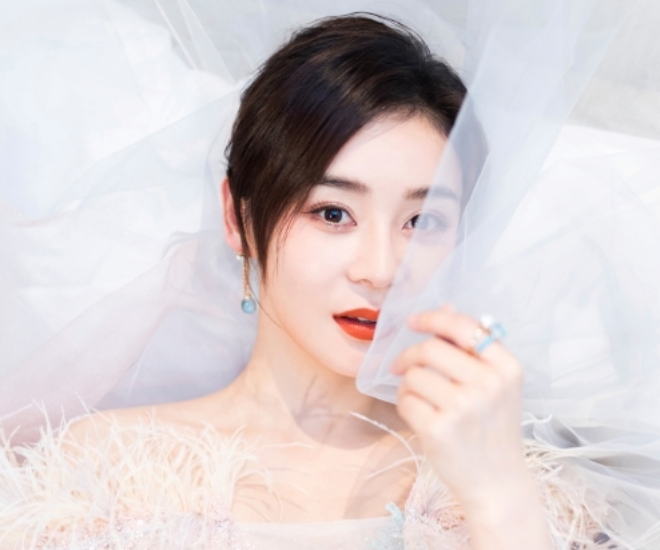 Viên San San bề ngoài xinh đẹp, hào nhoáng...