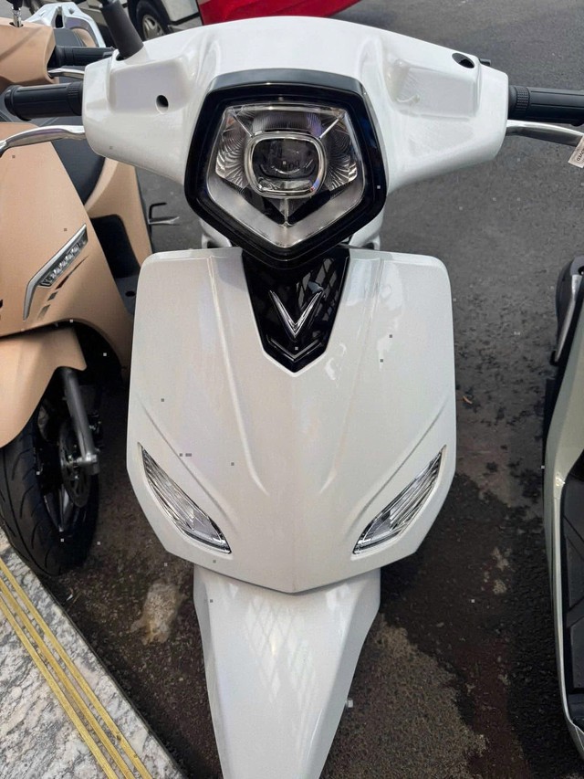 Vừa lộ diện xe máy điện VinFast Vero X mới: Đi 262km/sạc, giá gần 35 triệu nhưng có thể mua được rẻ hơn- Ảnh 1.