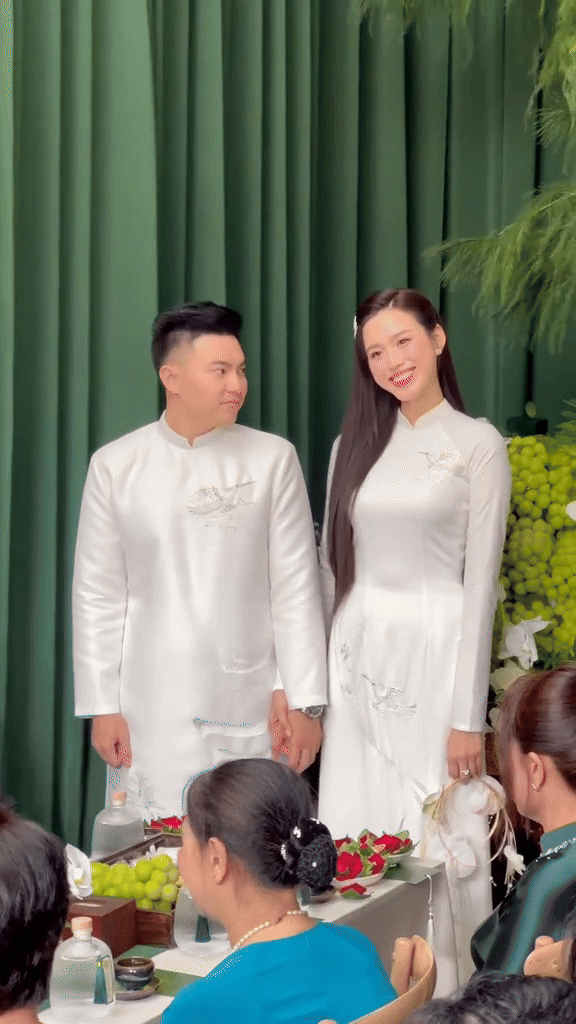 Diện mạo chồng Tổng giám đốc của Đỗ Hà quá oke, bố chồng chủ tịch hiếm hoi lộ diện- Ảnh 2.