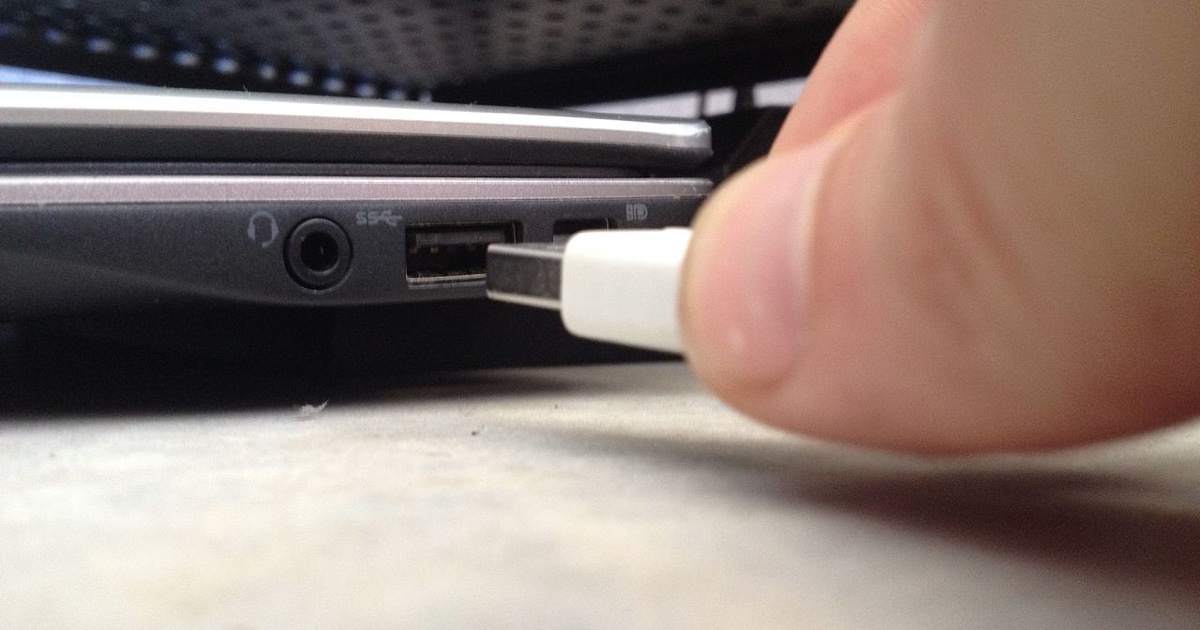 Điều gì thực sự xảy ra nếu rút USB không an toàn khỏi máy tính? - Ảnh 1.