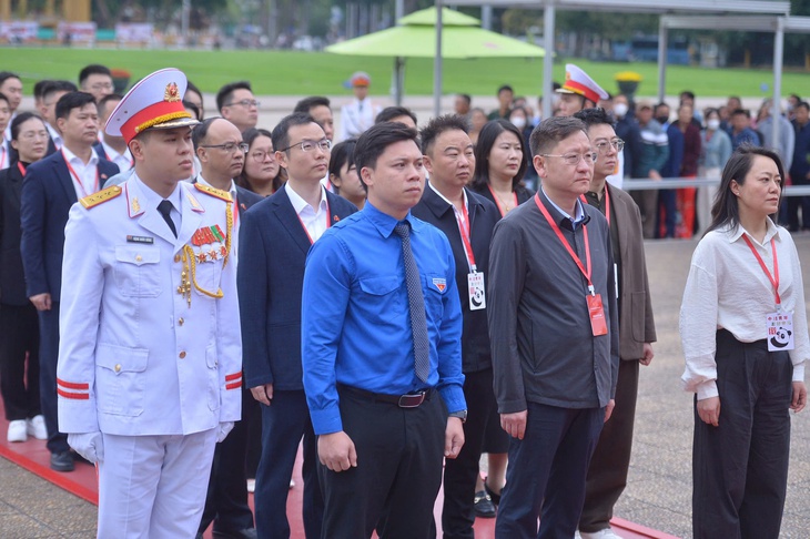 Đoàn đại biểu thanh niên Trung Quốc viếng Chủ tịch Hồ Chí Minh 1 Trung Quốc - Ảnh 1.