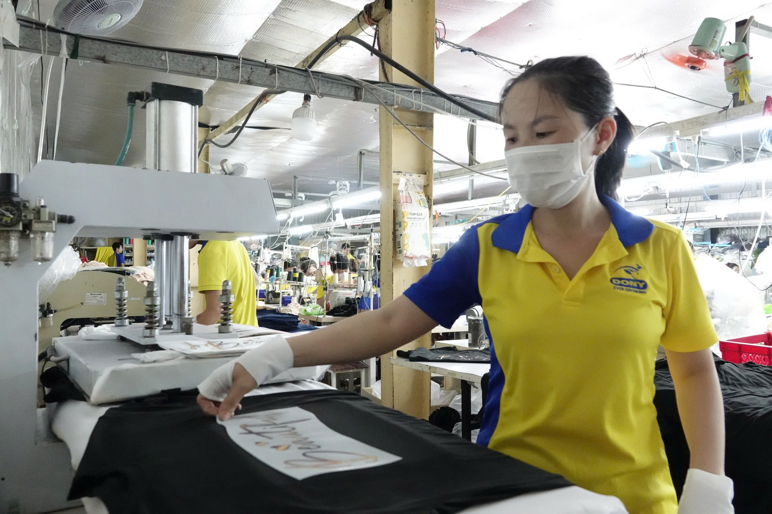 Doanh nghiệp khó khăn được tạm dừng đóng quỹ hưu trí - Ảnh 1.