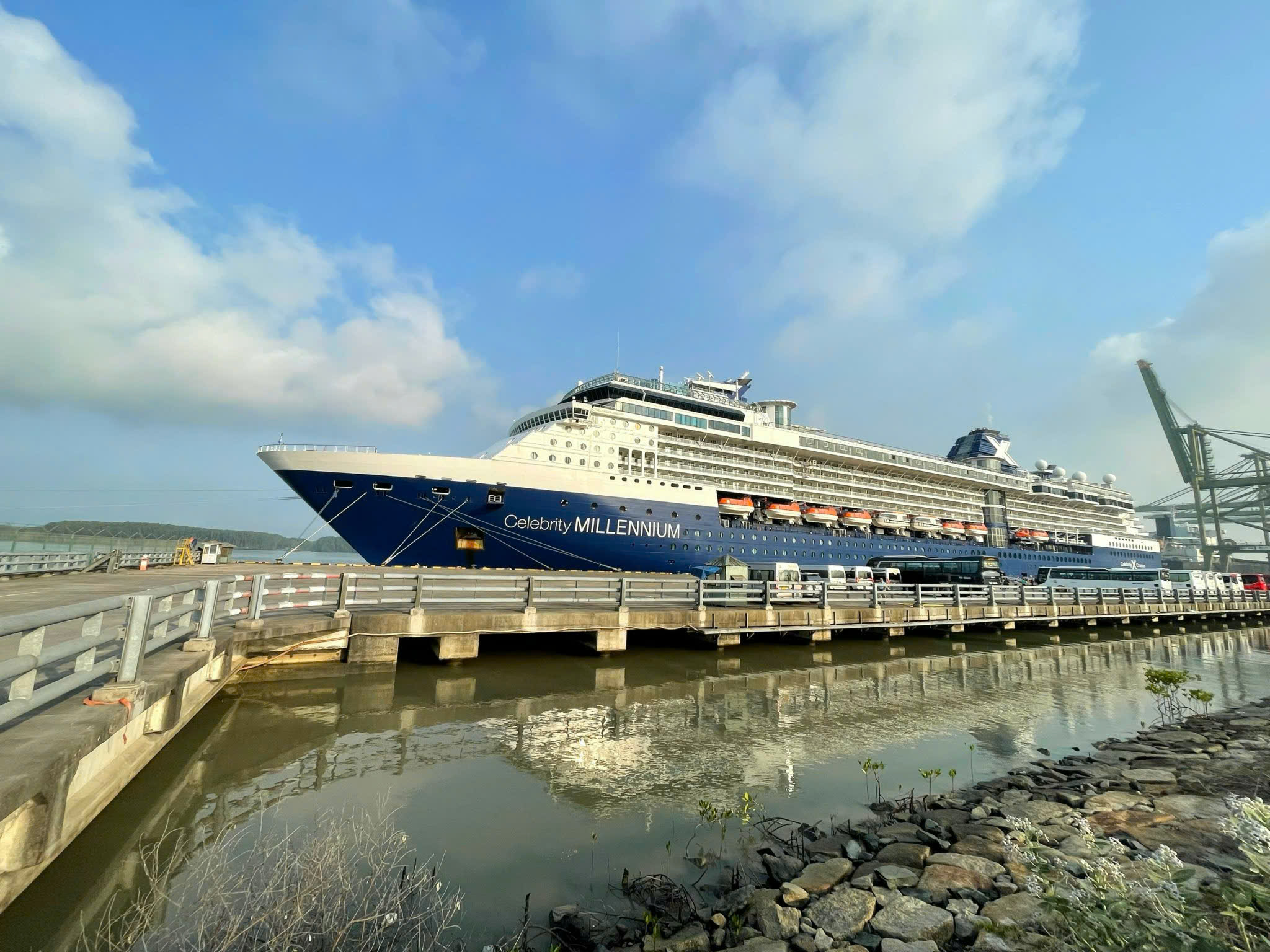 Doanh nghiệp ngồi trên lửa khi cảng TP HCM ngưng đón khách tàu biển - Ảnh 2. Doanh nghiệp ngồi trên lửa khi cảng TP HCM ngưng đón khách tàu biển - Ảnh 2.