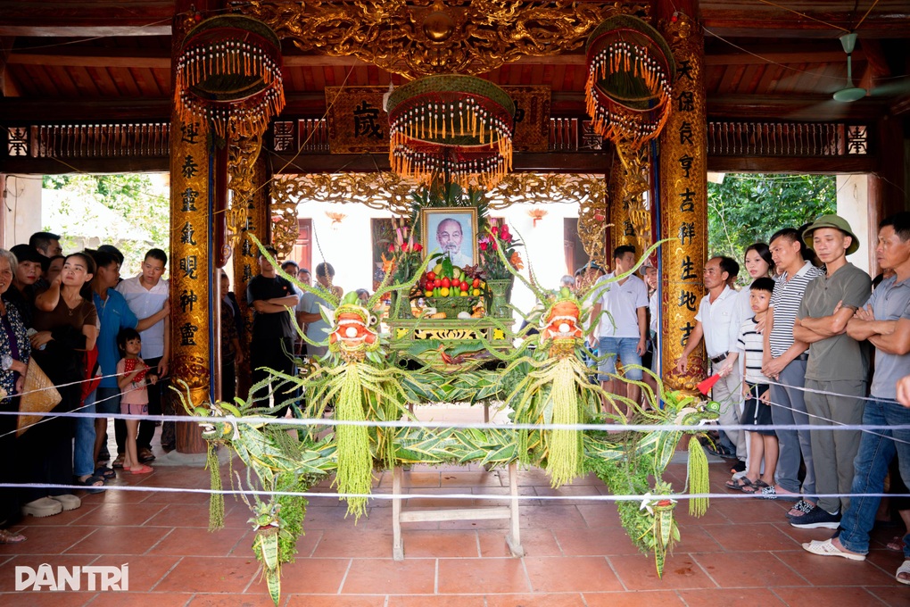 Độc đáo kiệu lá hình rồng làm trong 7 ngày để đón Trung thu ở Hà Nội - 1