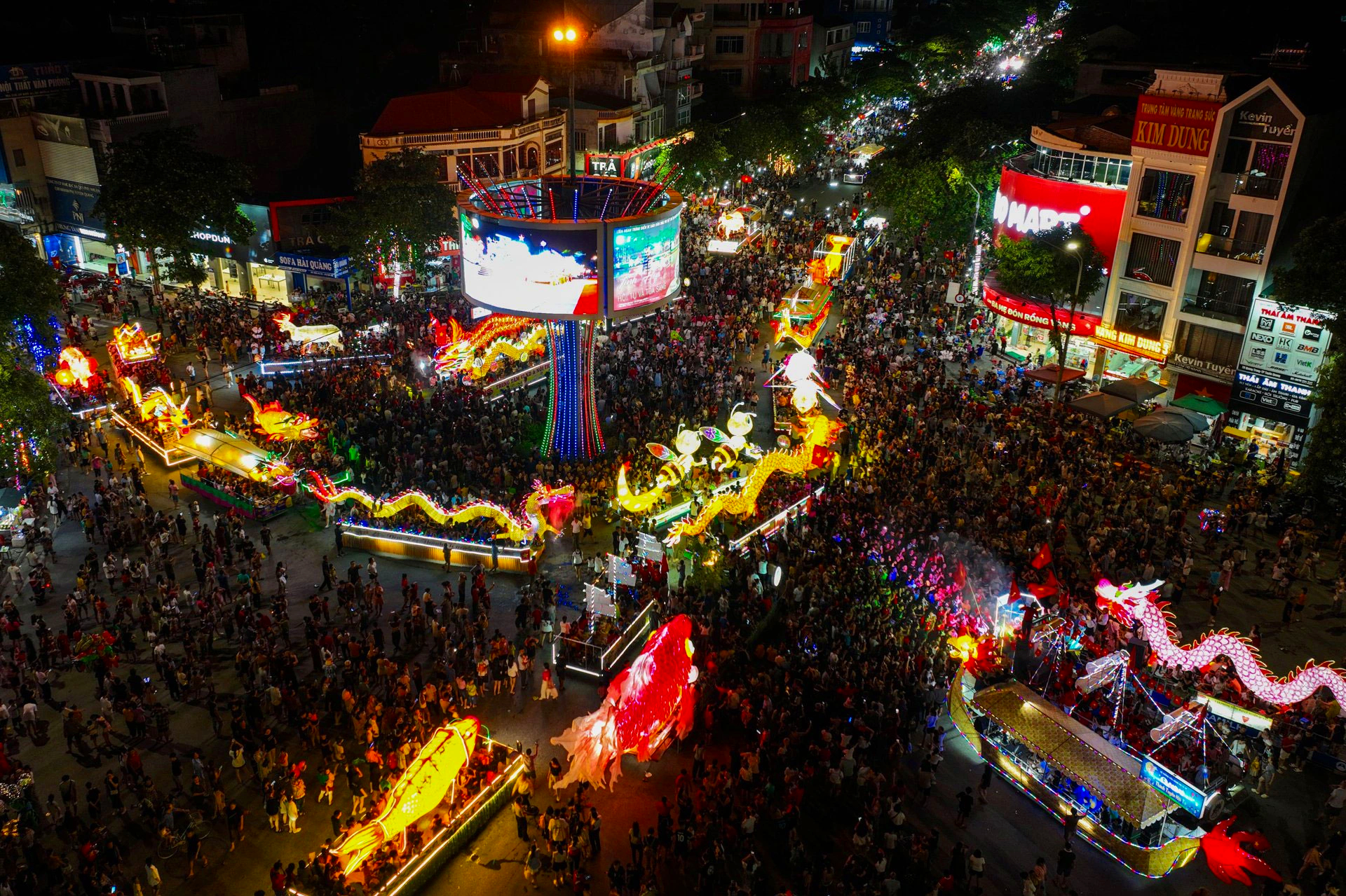 Độc đáo lễ hội đèn lồng Tuyên Quang - Ảnh 1.