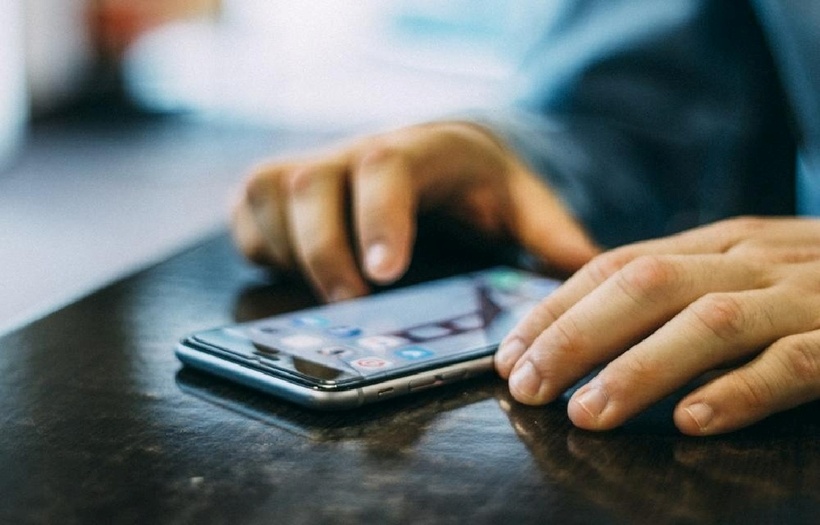 Đóng giả thành đàn ông lừa tình, lừa tiền bạn thân suốt 12 năm vì câu nói của phụ huynh "Cháu chẳng xinh đẹp gì" - Ảnh 1. Đóng giả thành đàn ông lừa tình, lừa tiền bạn thân suốt 12 năm vì câu nói của phụ huynh "Cháu chẳng xinh đẹp gì" - Ảnh 1.