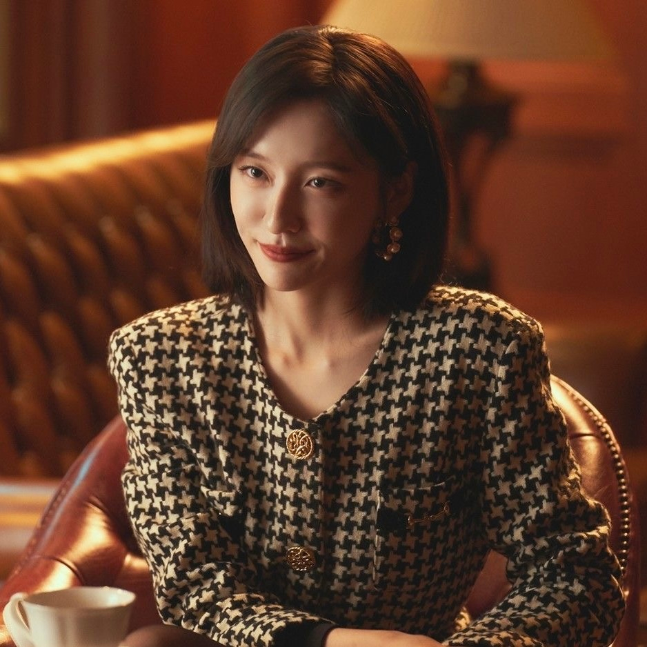 Chân dung cô gái 30 tuổi đi làm vì đam mê: Đồng hồ tiền tỷ, túi Hermès tự thân, style sang từ phim tới ngoài đời- Ảnh 1.