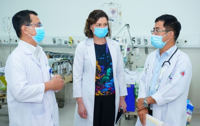 Bác sĩ Bệnh viện An Bình trao đổi cùng chuyên gia Australia về điều trị đột quỵ. Ảnh: Bác sĩ cung cấp