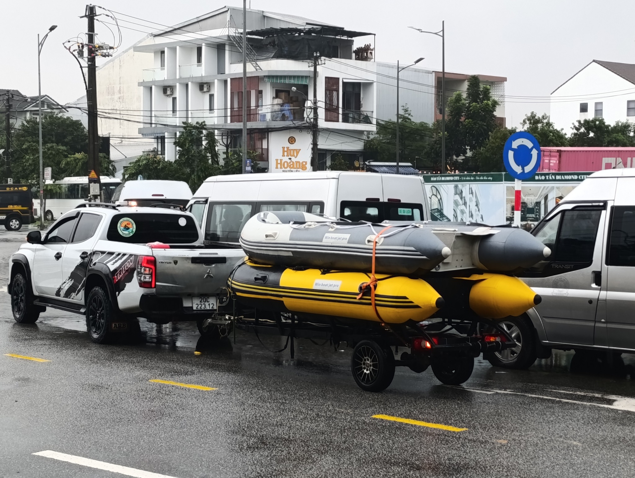 cứu hộ - Ảnh 2.