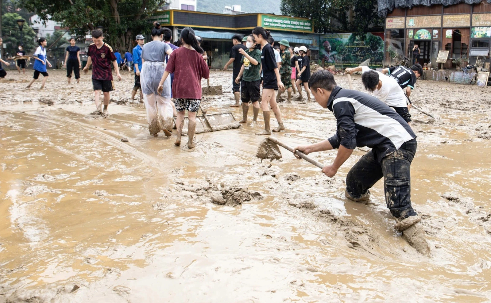 Dự báo khu vực hứng mưa lớn nguy hiểm trong bão Matmo- Ảnh 1. Dự báo khu vực hứng mưa lớn nguy hiểm trong bão Matmo- Ảnh 1.