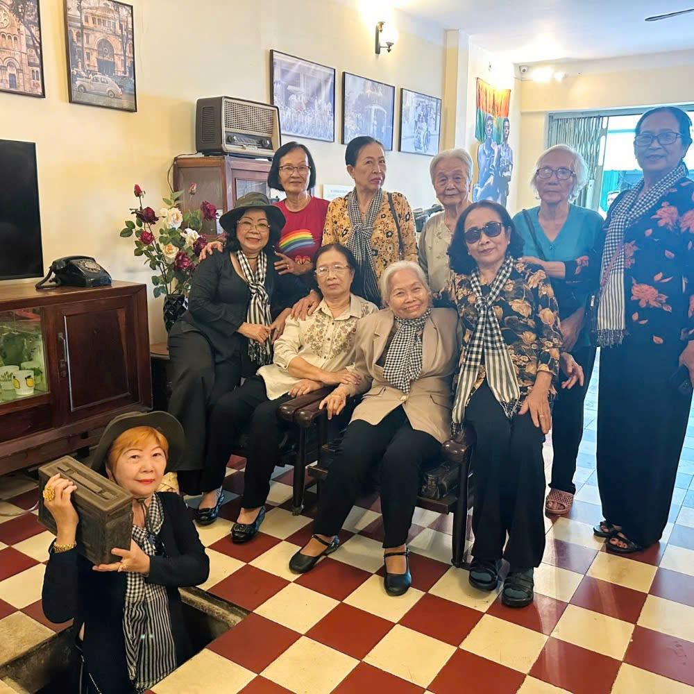 Du lịch TP HCM nhộn nhịp chưa từng thấy, vé máy bay cũng 