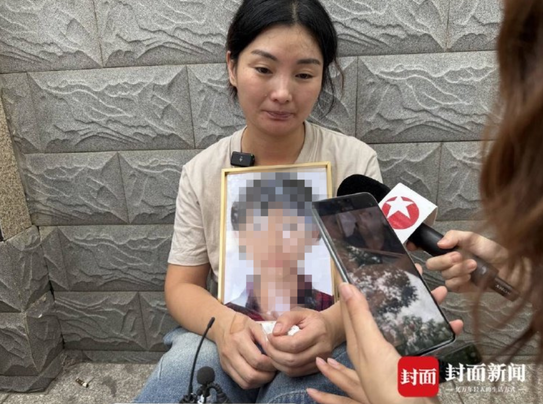 Toà tuyên án tử hình mẹ kế bạo hành bé gái đến chết, người bố bèn khóc thảm xin giảm án: Dư luận cực phẫn nộ!- Ảnh 1.