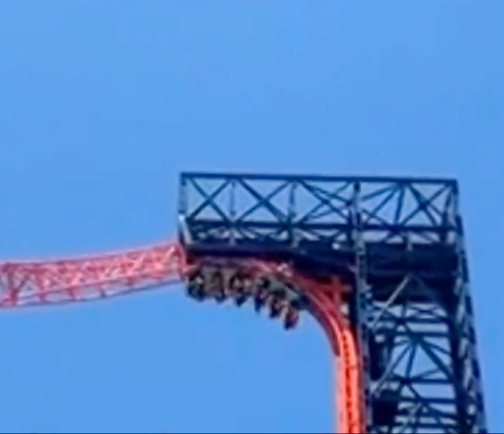 Đu quay mất điện, hành khách hoảng sợ vì bị treo lơ lửng hàng chục mét - 2