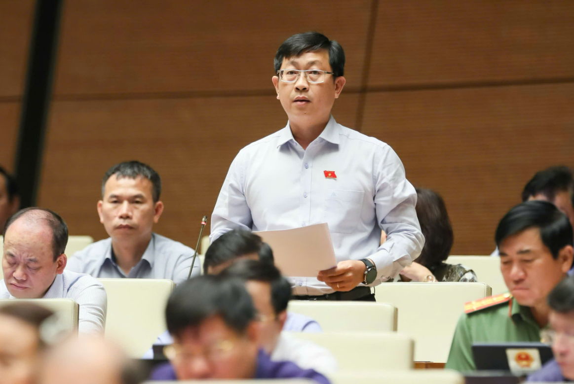 Đoàn ĐBQH tỉnh Lâm Đồng: Đưa ý kiến 'nóng' của cử tri đến nghị trường Quốc hội - Ảnh 1.