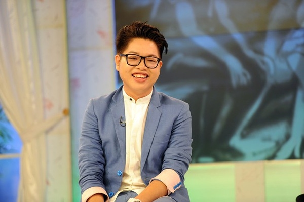 Nhìn vào vòng quan hệ trong showbiz, chúng ta hiểu được nam ca sĩ được lòng đồng nghiệp ra sao