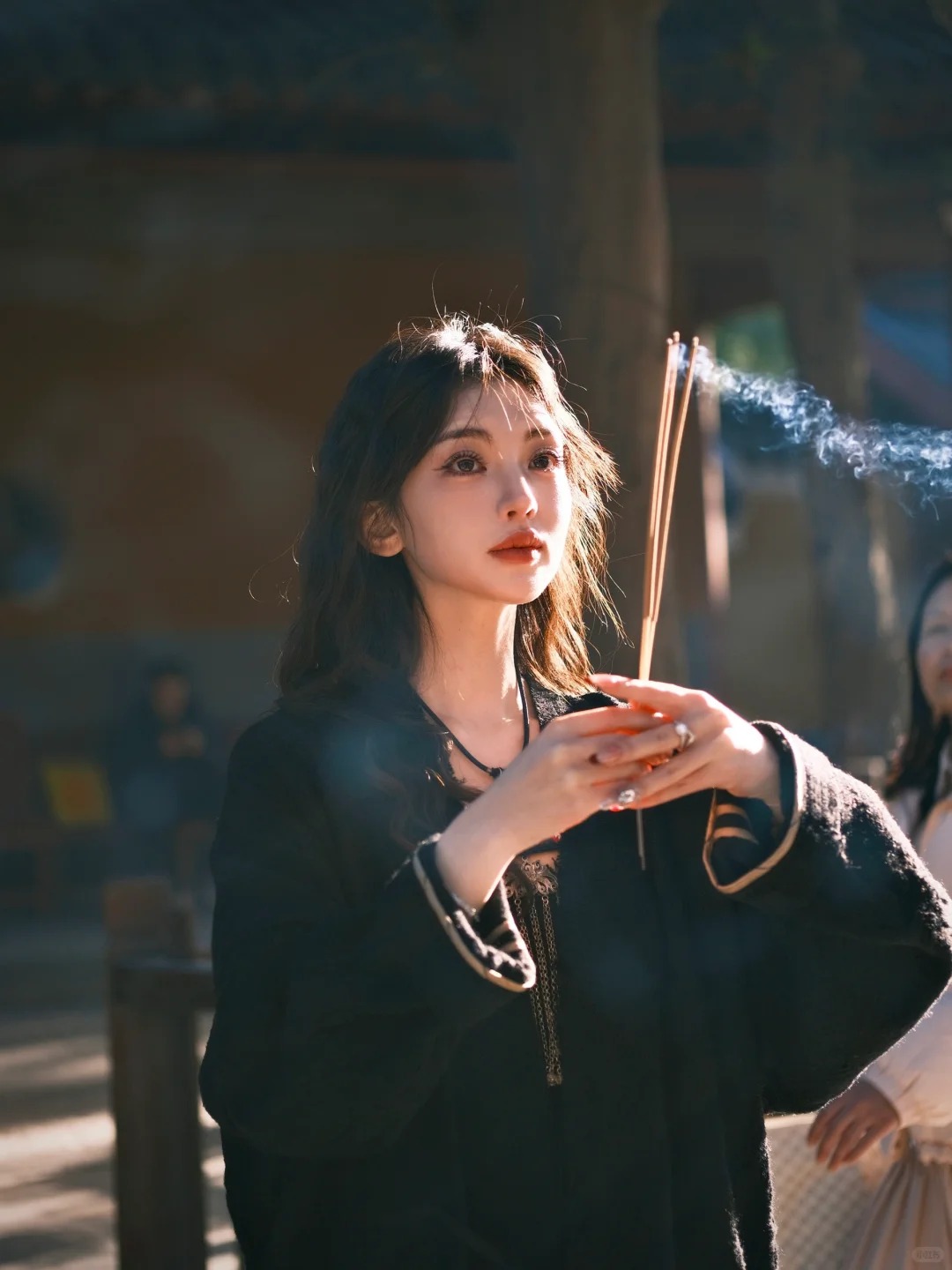 Đừng cầu khấn vu vơ nữa: Học thuộc lòng 3 câu này khi thắp hương để thanh tẩy tâm hồn, xin gì được nấy- Ảnh 1.