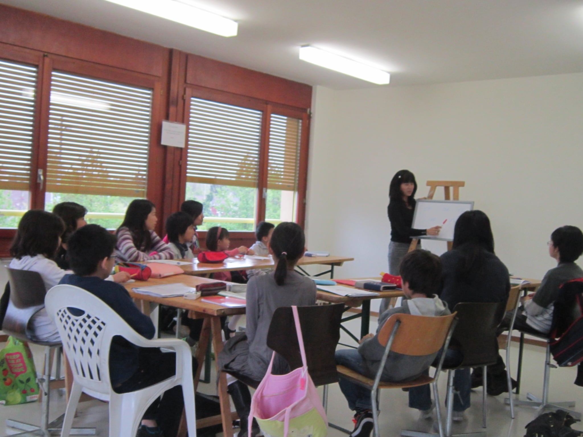 Dưới mái nhà sứ quán- Ảnh 1. Dưới mái nhà sứ quán- Ảnh 1.