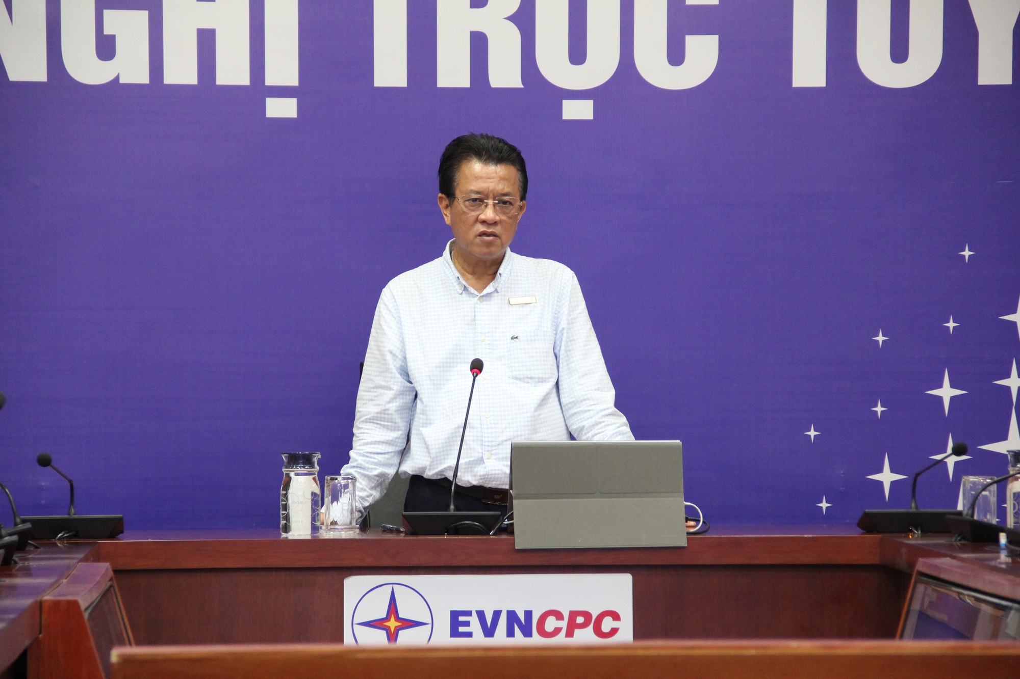 EVNCPC họp khẩn chỉ đạo khắc phục hậu quả mưa lũ, đảm bảo an toàn điện cho người dân - Ảnh 1.
