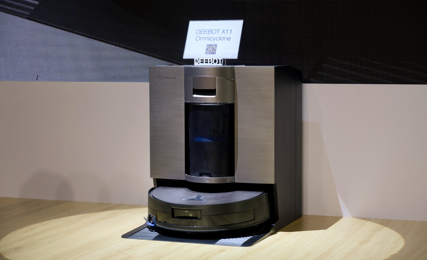 Ecovacs ra mắt robot hút bụi Deebot X11 với điều khiển bằng tiếng Việt - Ảnh 1. Ecovacs ra mắt robot hút bụi Deebot X11 với điều khiển bằng tiếng Việt - Ảnh 1.