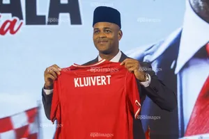Bị Indonesia sa thải, HLV Patrick Kluivert nhận bao nhiêu tiền bồi thường? 
