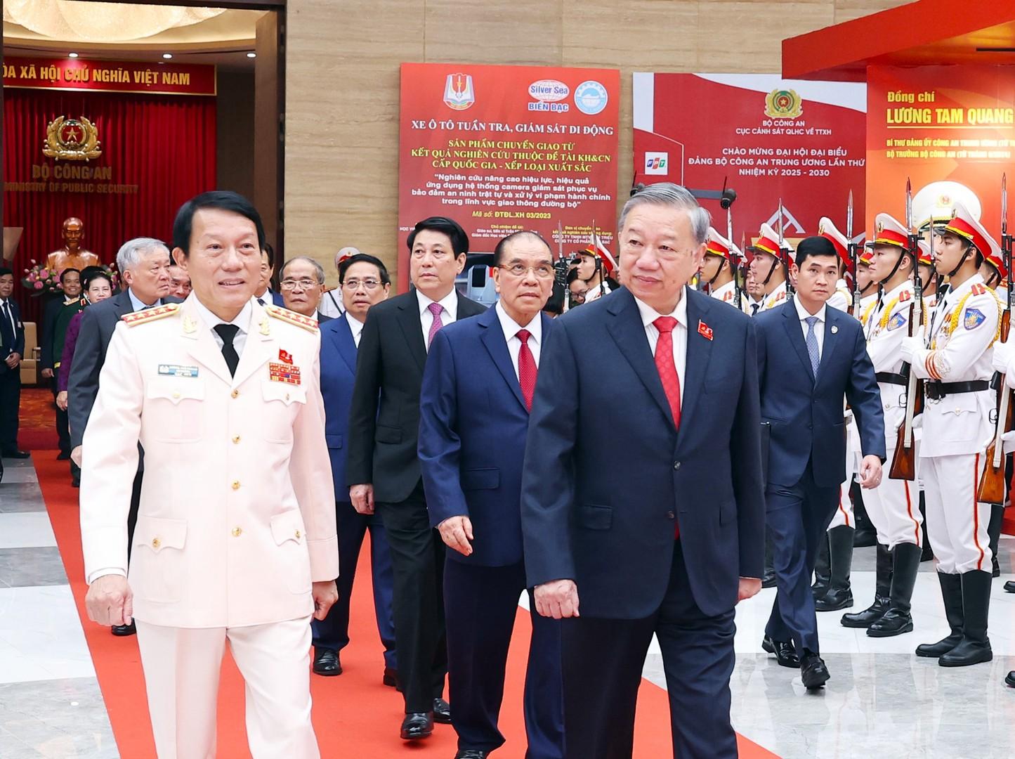 FPT góp dấu ấn tại Đại hội Đảng bộ Công an Trung ương 1 FPT góp dấu ấn tại Đại hội Đảng bộ Công an Trung ương - Ảnh 1.