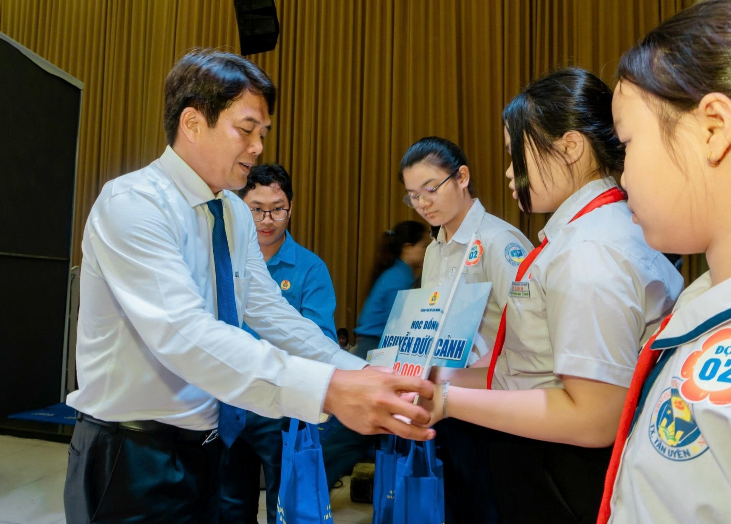 GIỮ VỮNG VAI TRÒ BỆ ĐỠ (*): Chỗ dựa tin cậy- Ảnh 1.