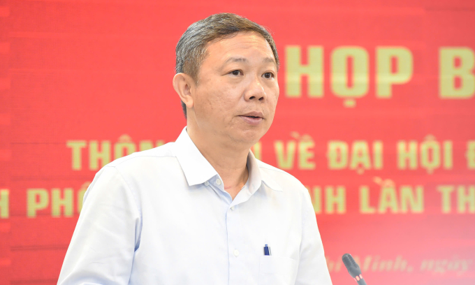 Ông Dương Anh Đức, Trưởng ban Tuyên giáo và Dân vận Thành uỷ TP HCM, thông tin tại họp báo, chiều 8/10. Ảnh: An Phương