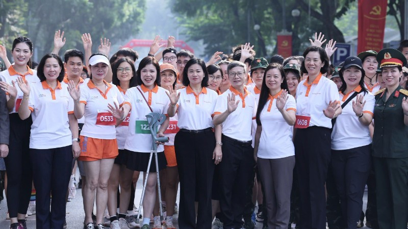 Gần 2.000 người chạy bộ lan tỏa thông điệp không khói thuốc - Ảnh 2.