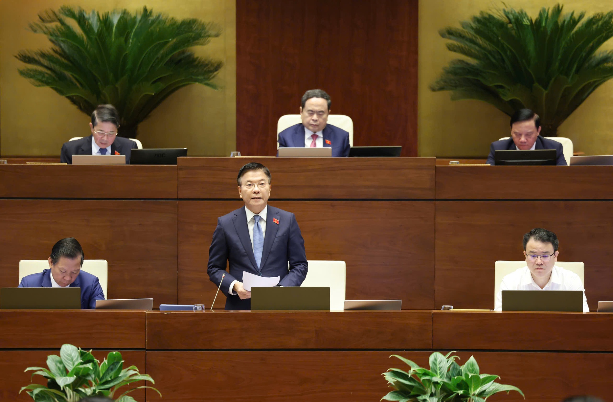 Gần 40 năm mới sửa đổi quy định kỷ luật học sinh trong Giáo dục Việt Nam - Ảnh 1. Gần 40 năm mới sửa đổi quy định kỷ luật học sinh trong Giáo dục Việt Nam - Ảnh 1.