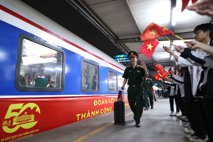 Gặp mặt, động viên lực lượng tham gia diễu binh, diễu hành mừng 50 năm thống nhất đất nước - Ảnh 3.