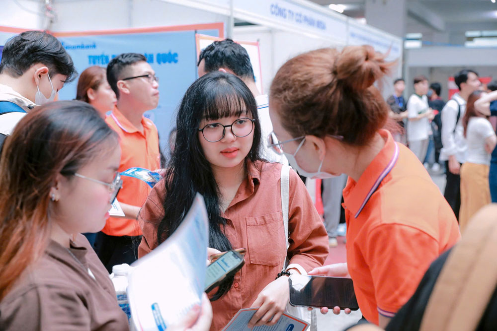 Ghi điểm trước nhà tuyển dụng - Ảnh 1.