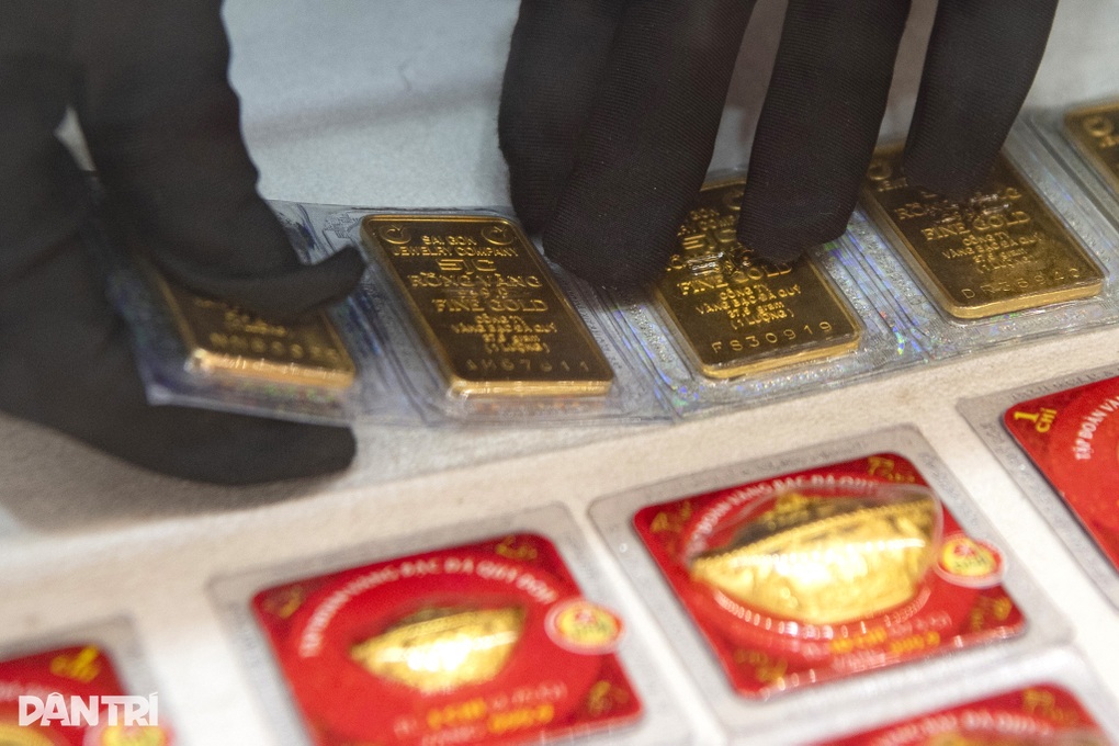 Giá bán vàng miếng mất mốc 138 triệu đồng/lượng - 1