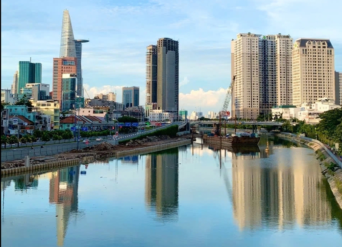 Giá chung cư hạng sang ở TPHCM đã lên 222 triệu đồng/m2 - Ảnh 1.