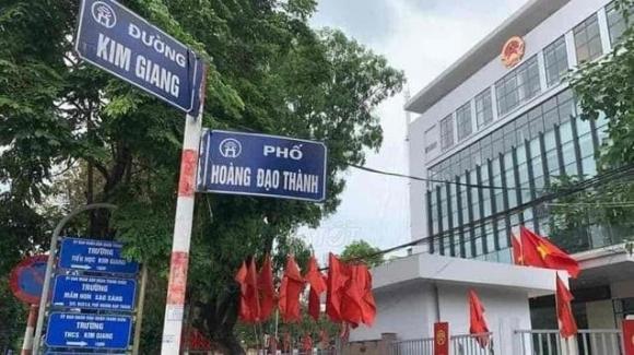 Gia đình duy nhất Việt Nam có tới 3 người được lấy tên đặt cho tên đường ở Thủ đô: Thế hệ kế cận làm Thiếu tướng, Giáo sư, Tiến sĩ 0 Gia đình nổi tiếng thủ đô, hoàng đạo thuý