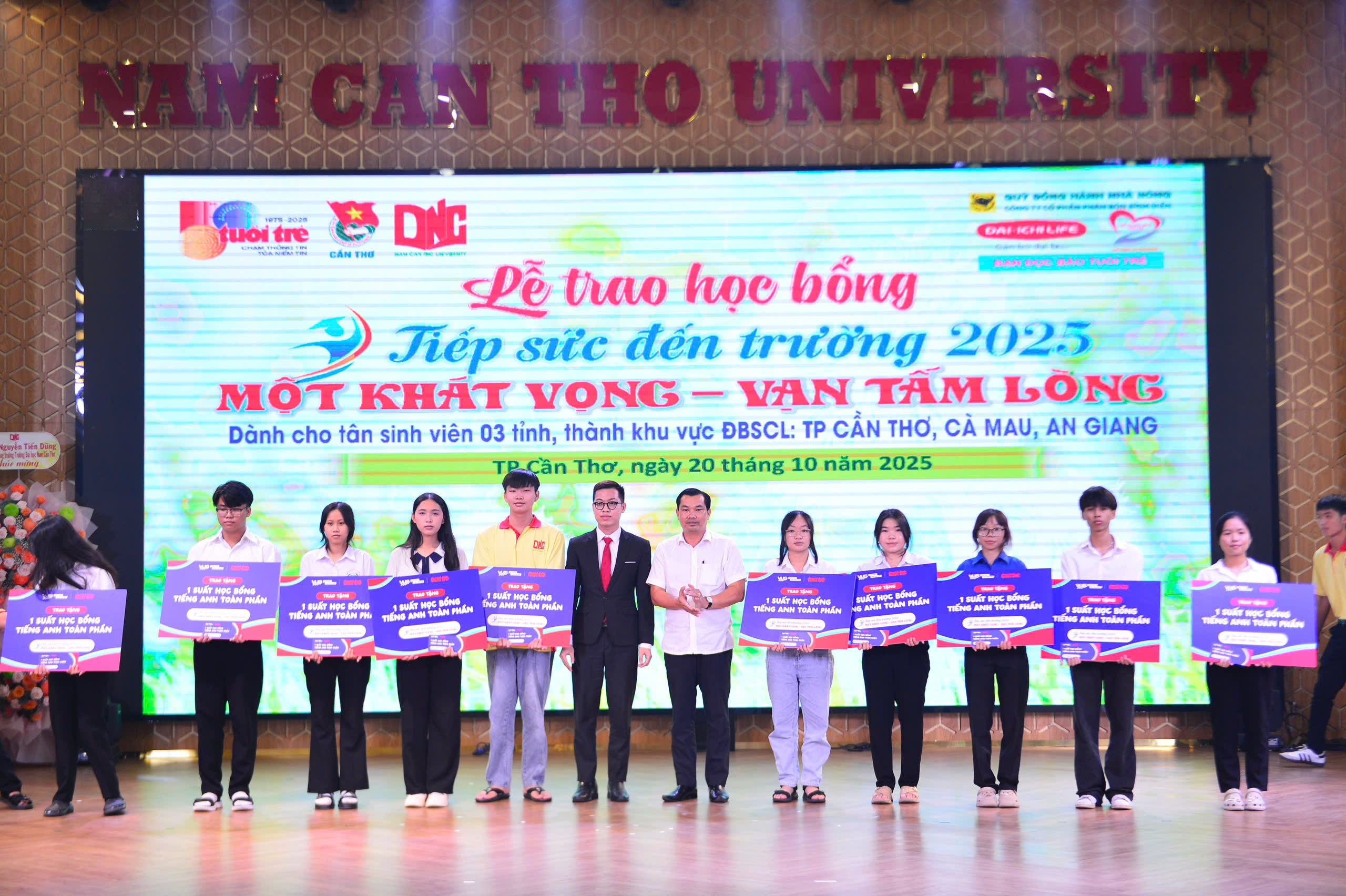 TIẾP SỨC ĐẾN TRƯỜNG - Ảnh 7.