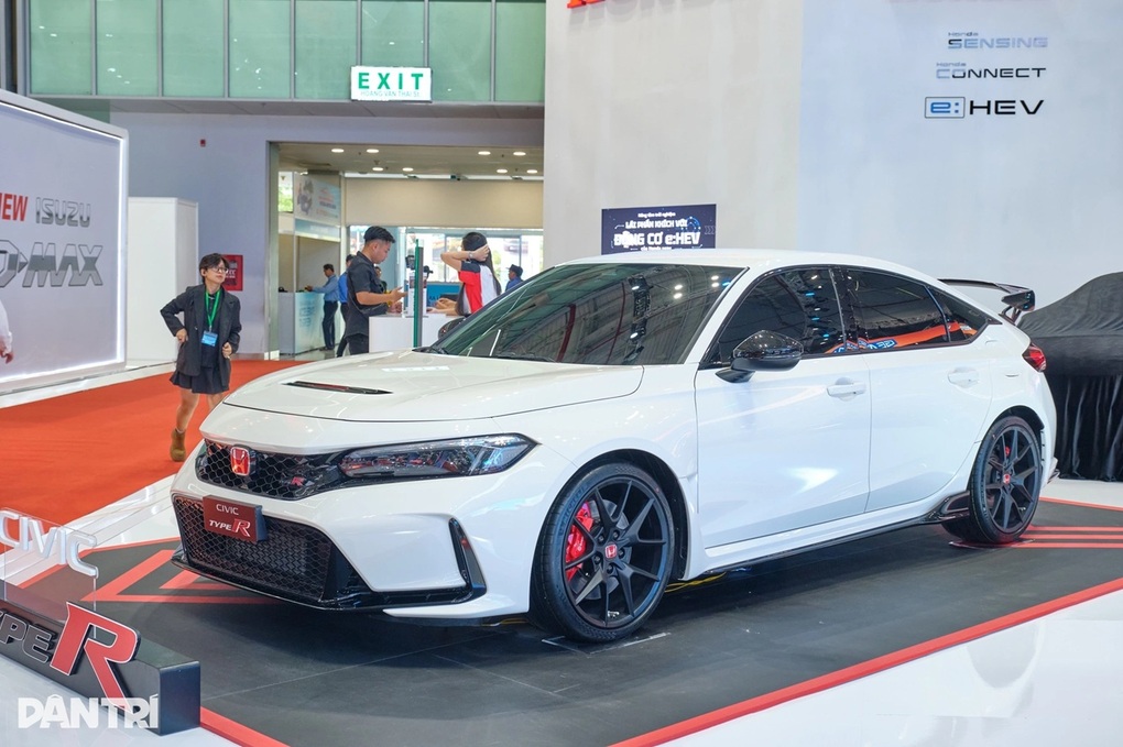 Giá gần 3 tỷ đồng, Honda Civic Type R ngừng bán tại Việt Nam sau 3 năm - 1
