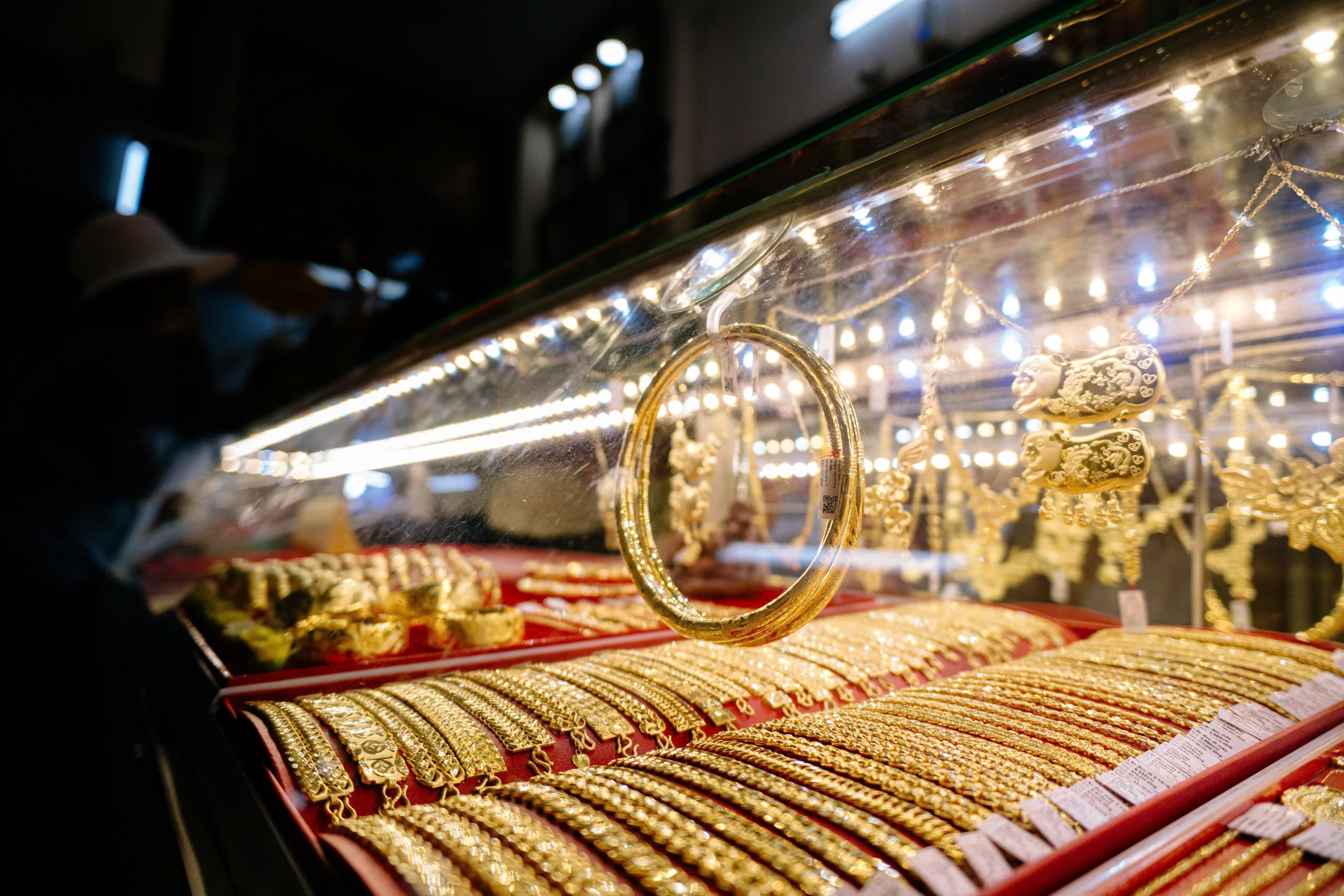 Giá vàng hồi phục, giá bạc lần đầu vượt ngưỡng 2 triệu đồng/lượng 1 Giá vàng - Ảnh 1.