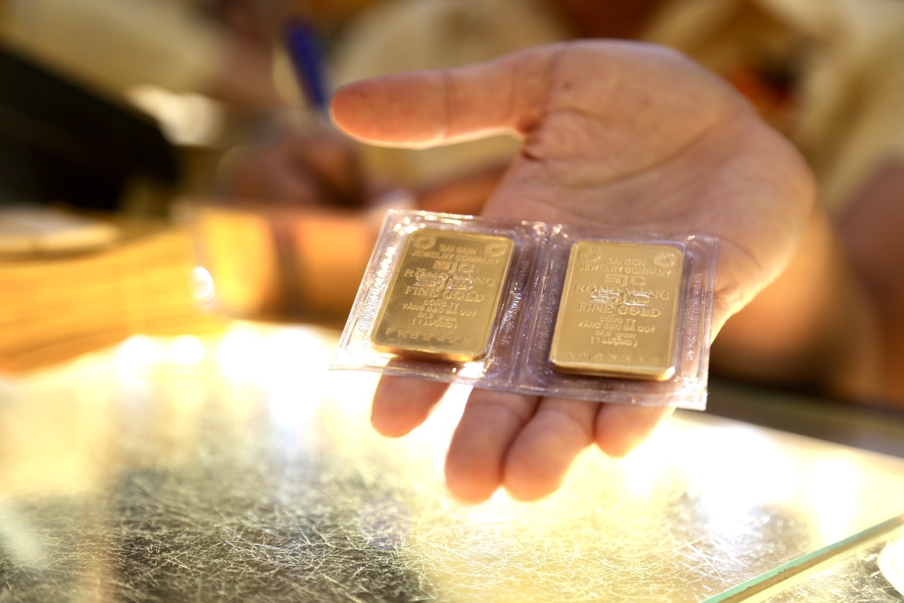 Giá vàng và giá bạc cùng ‘nóng ran’ 1 Giá vàng và giá bạc cùng ‘nóng ran’ - Ảnh 1.