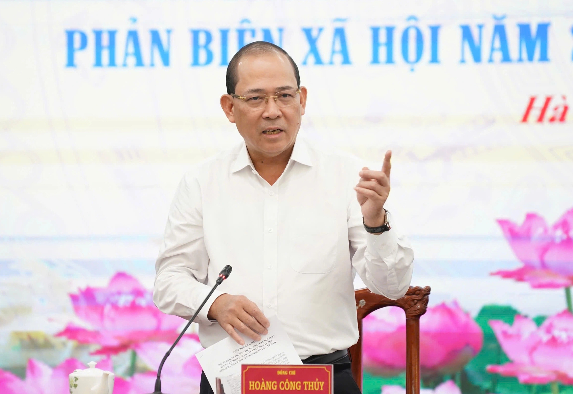 'Giám sát xong rồi cất rất cẩn thận trong tủ thì xong xuôi tất cả lại về'- Ảnh 1.