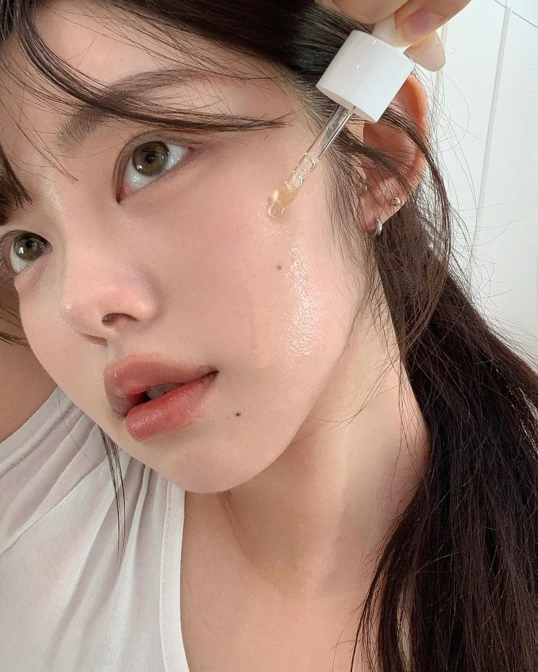 Giọt nước thần bôi lên da trước kem chống nắng: Hack nhan sắc vượt level, giúp bạn thăng hạng mỹ nhân!- Ảnh 1.