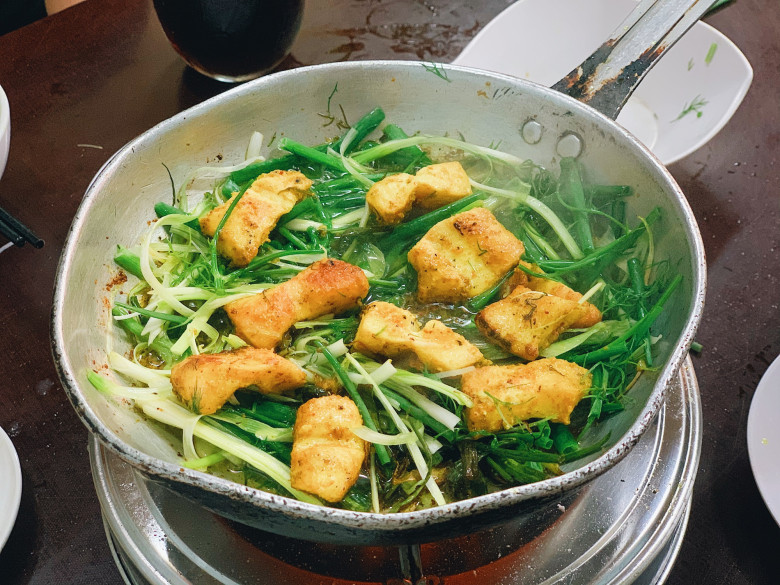 Giữa lòng phố cổ có quán ăn tồn tại 130 năm vẫn đông nghịt khách, được báo Tây ca ngợi amp;#34;nhất định phải thửamp;#34; khi tới Hà Nội - 3