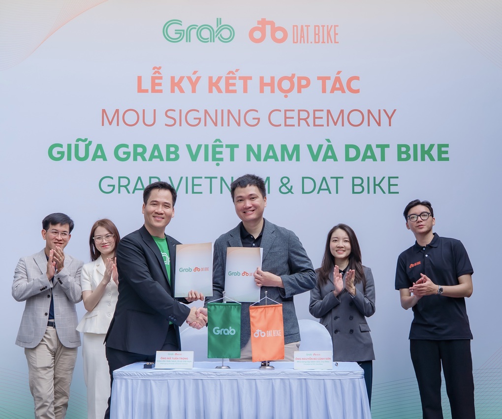 Grab Việt Nam và Dat Bike hợp tác hỗ trợ tài xế công nghệ chuyển đổi xanh - 1
