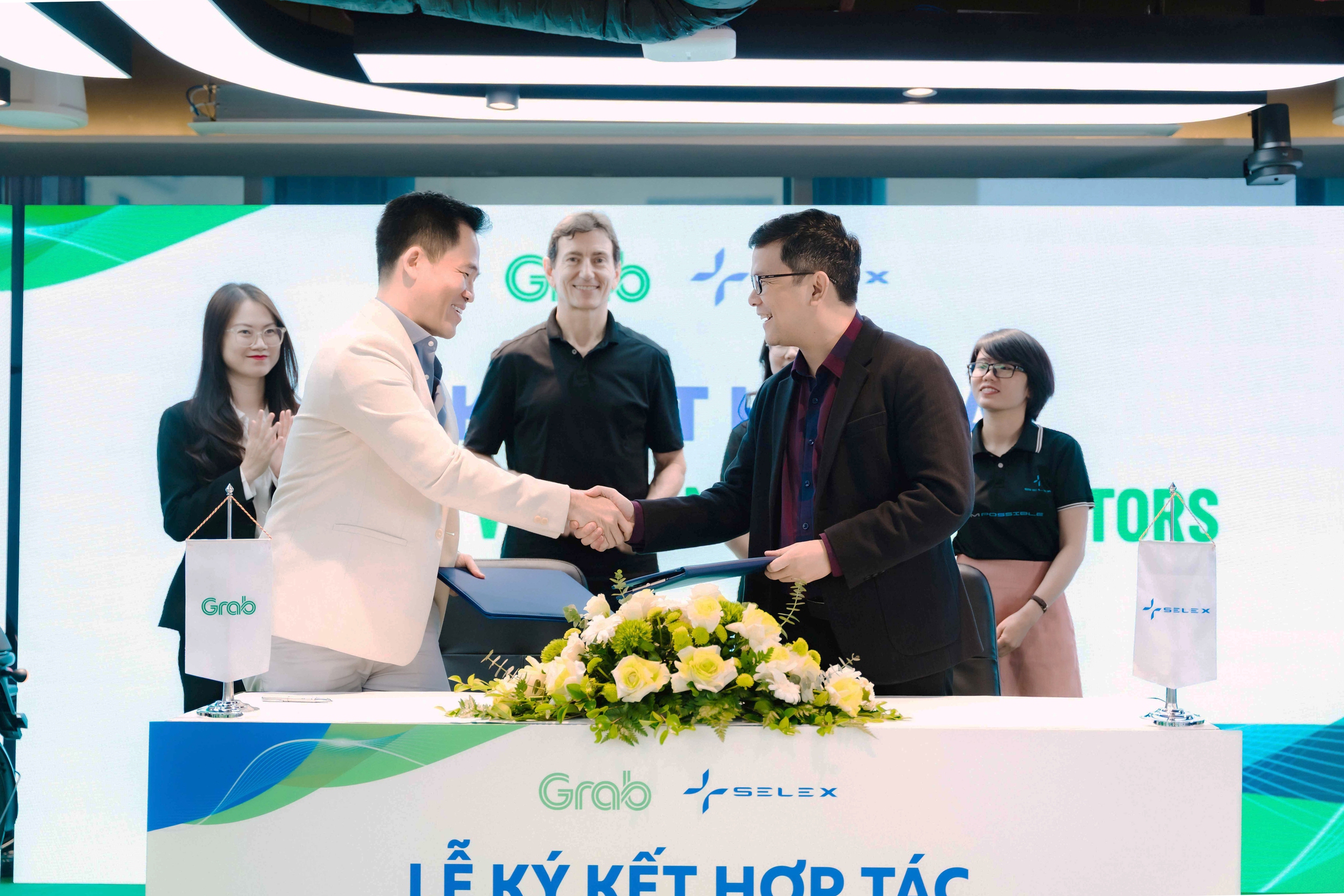 Grab và Selex hợp tác thúc đẩy phát triển giao thông xanh 1 Grab và Selex ký thỏa thuận hợp tác nhằm thúc đẩy phát triển giao thông xanh - Ảnh 1.