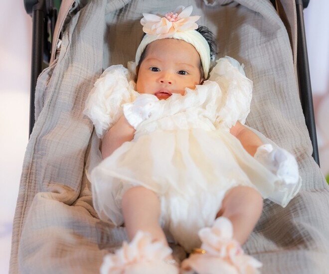 Con gái của Hoa hậu HHen Niê có tay, chân dài và khuôn mặt giống hệt bố.