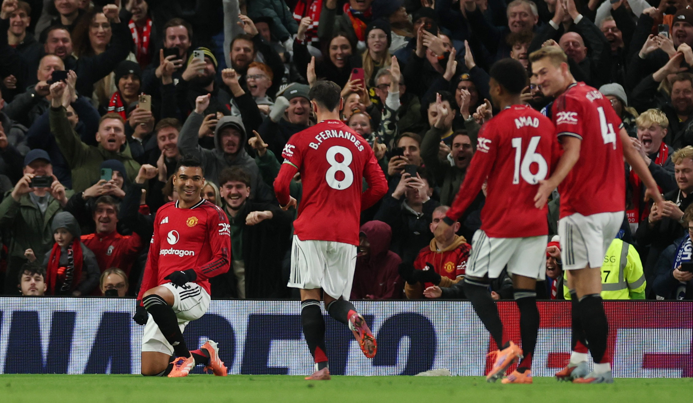 HLV Amorim hành động ‘lạ’ chưa từng thấy, M.U đè bẹp Brighton bằng lối đá khó tin - Ảnh 1. HLV Amorim hành động ‘lạ’ chưa từng thấy, M.U đè bẹp Brighton bằng lối đá khó tin - Ảnh 1.