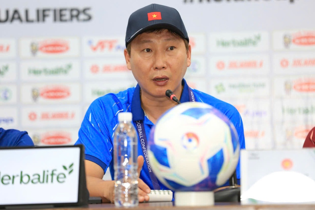 HLV Kim Sang Sik: “Chúng tôi tôn trọng mọi phán quyết của FIFA về Malaysia” - 1