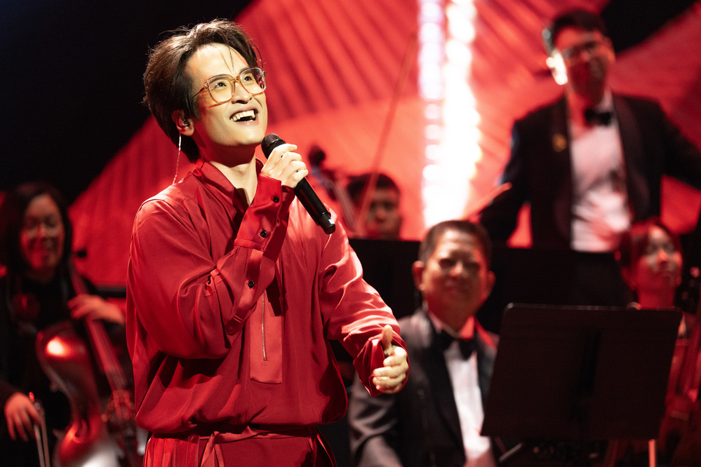  
Hà Anh Tuấn ở nhà hát Dolby.