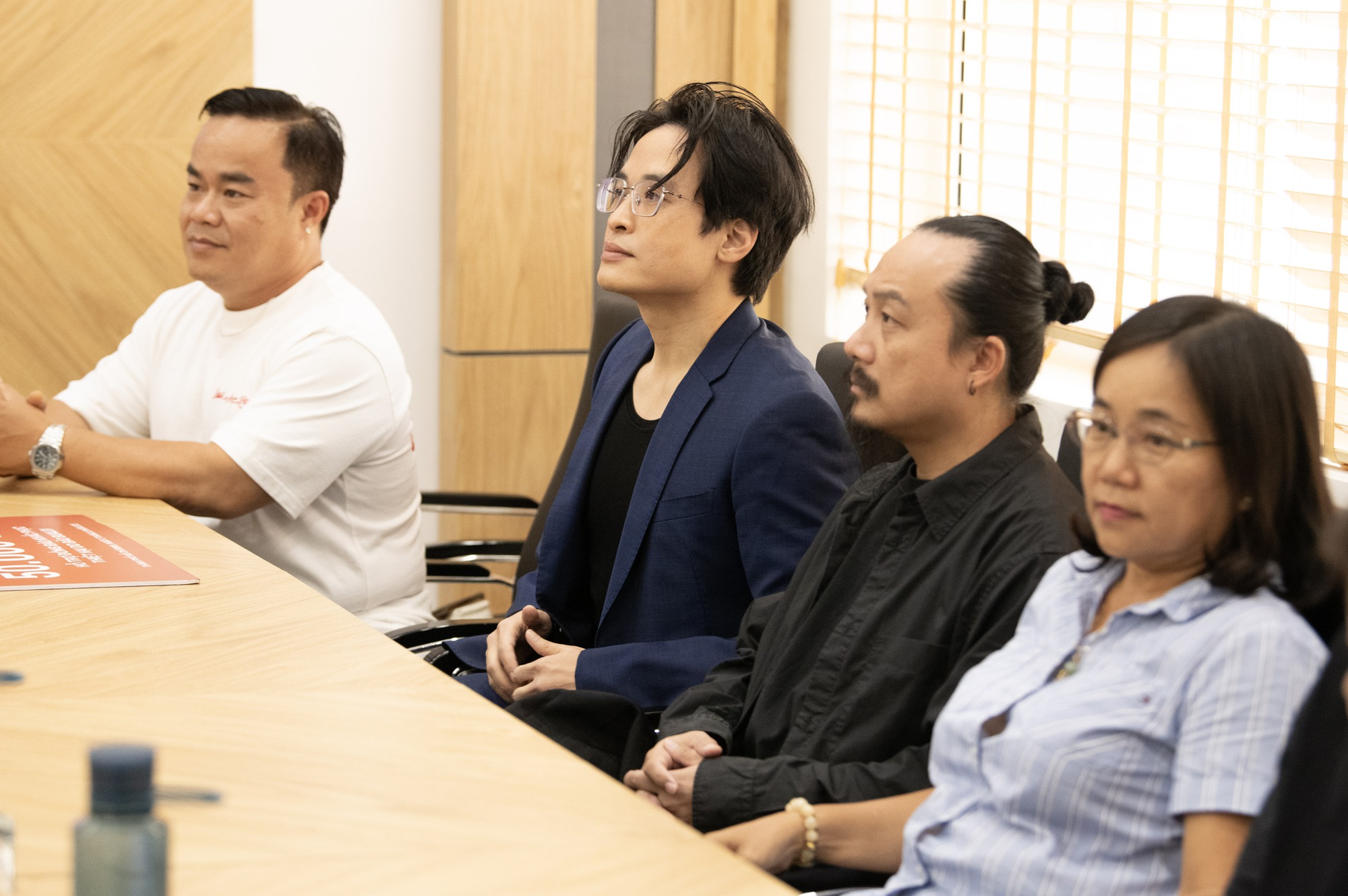 Hà Anh Tuấn góp 1,3 tỷ, Đông Nhi - Lan Ngọc và dàn sao tiếp tục chung tay khắc phục hậu quả bão số 10- Ảnh 1.